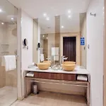 Doubletree By Hilton - Plaza Hotel