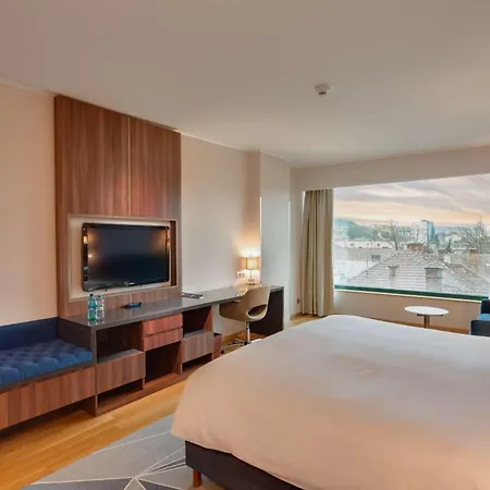 מלון Doubletree By Hilton - Plaza קלוז'-נאפוקה