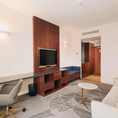 Doubletree By Hilton - Plaza