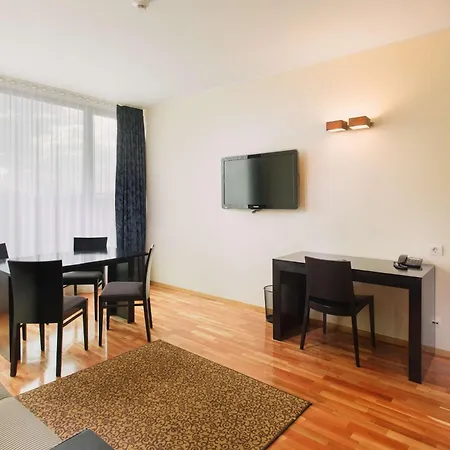 Doubletree By Hilton - Plaza