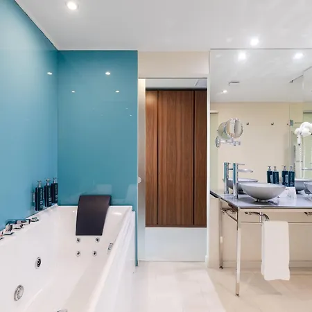 Doubletree By Hilton - Plaza Hotel