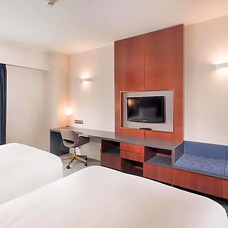 ホテル Doubletree By Hilton - Plaza 4*