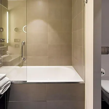 ホテル Doubletree By Hilton - Plaza 4*