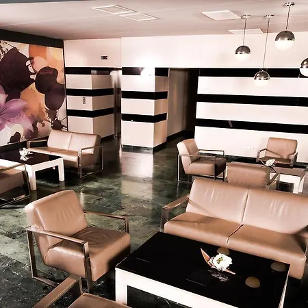 Doubletree By Hilton - Plaza Hotel
