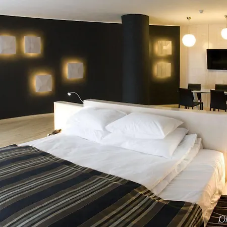 Doubletree By Hilton - Plaza