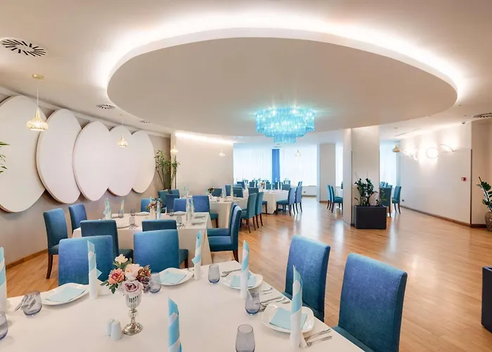 Doubletree By Hilton - Plaza