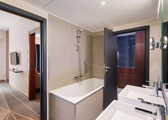 Doubletree By Hilton - Plaza Hotel