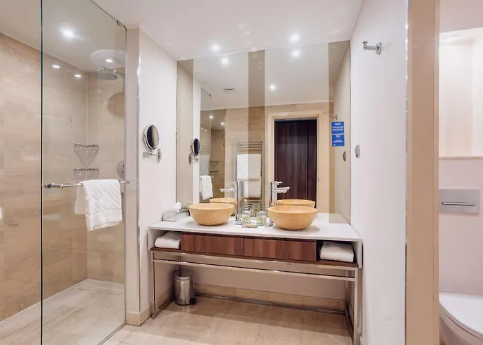 Doubletree By Hilton - Plaza