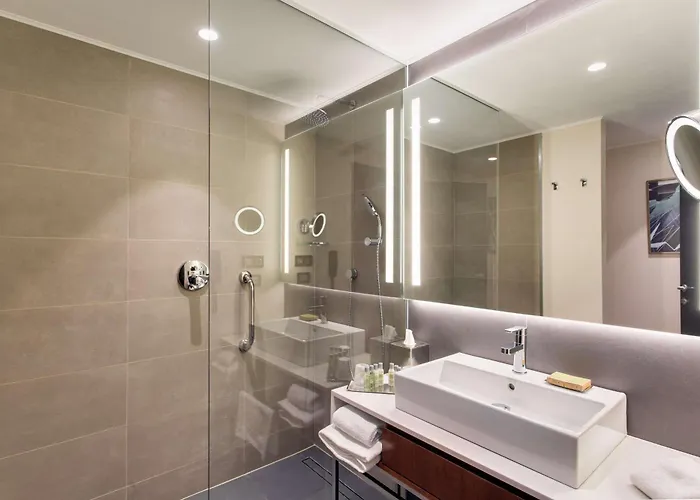 Doubletree By Hilton - Plaza