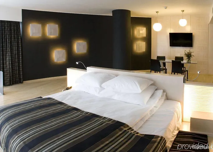 Doubletree By Hilton - Plaza