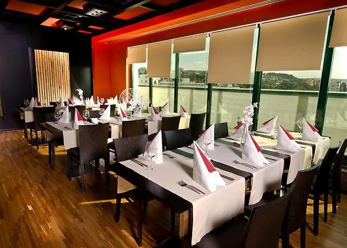 Doubletree By Hilton - Plaza